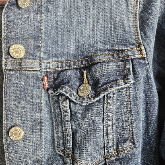 Levis Womens Denim Trucker Jacket Sz Small - Picture 5 of 10